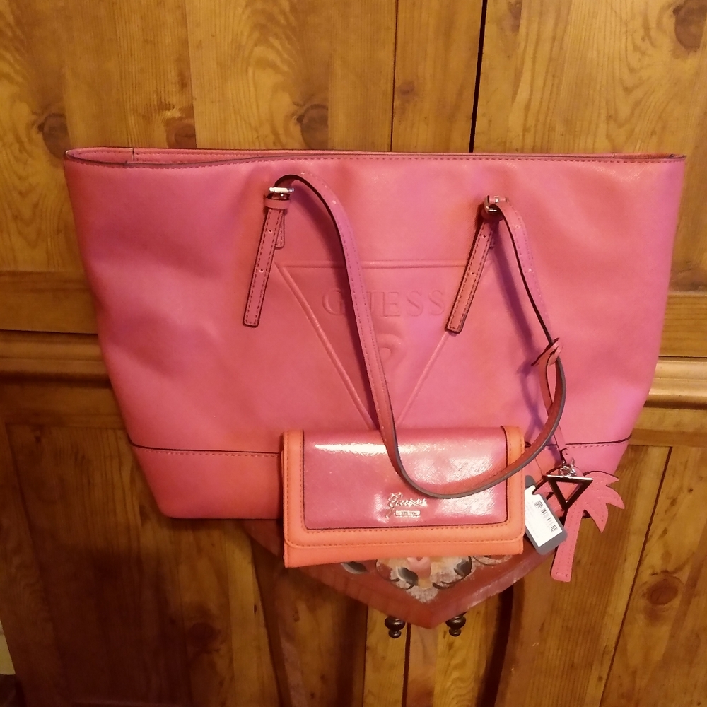 Large guess tote